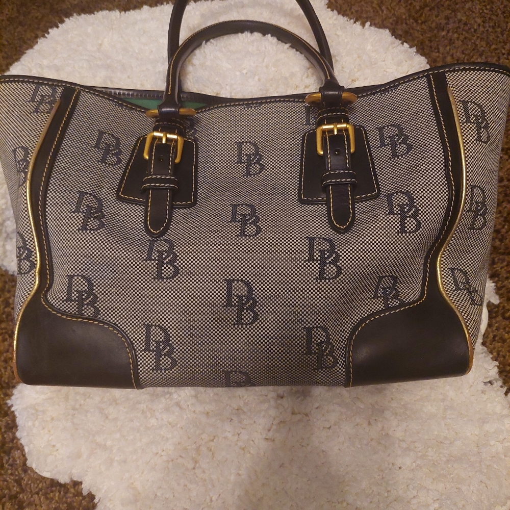 Dooney and bourke large classic logo tote. - Picture 8 of 9
